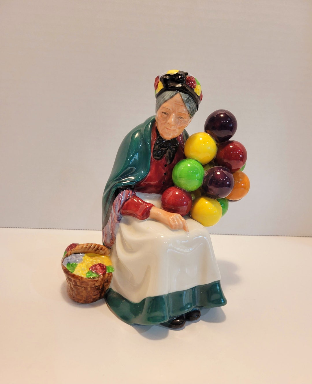 Vintage Royal Doulton the Old Balloon Seller, Vintage Royal Doulton