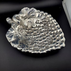 Vintage Wilton pewter grape dish, Wilton pewter grape dish, Wilton pewter,  pewter,  pewter grape dish, grape dish, vintage Wilton pewter