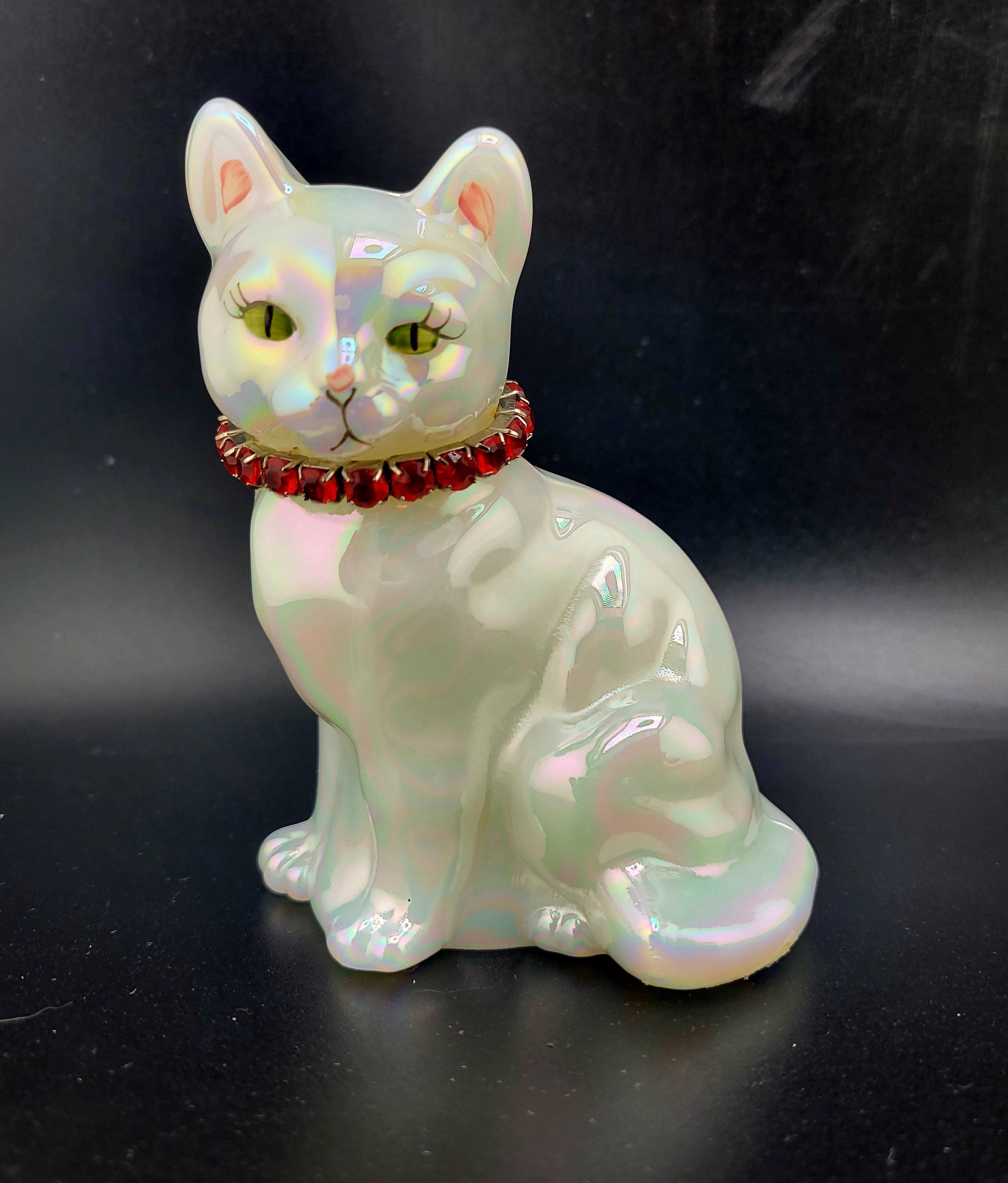 【希少品】FENTON CAT フェントン ガラス 置物 ワインレッド Fenton Cat With Red Rhinestone Necklace, Signed Sitting