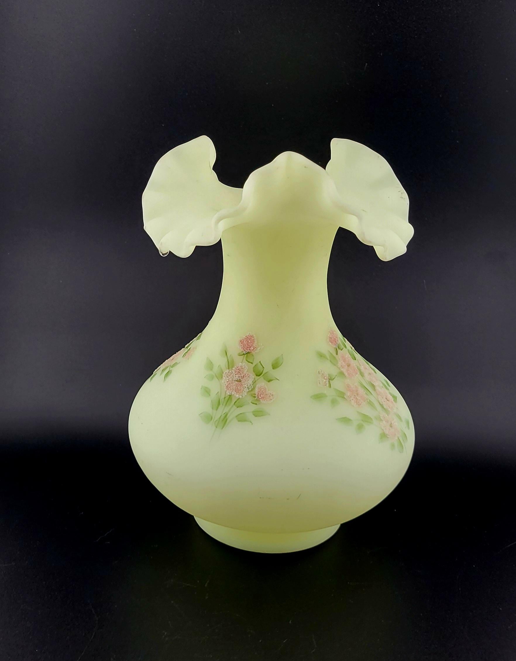 工芸品 Fenton Vaseline Uranium Custard Vase Fenton Pink Blossoms Uranium Glass Vase, UV Glows Satin Custard