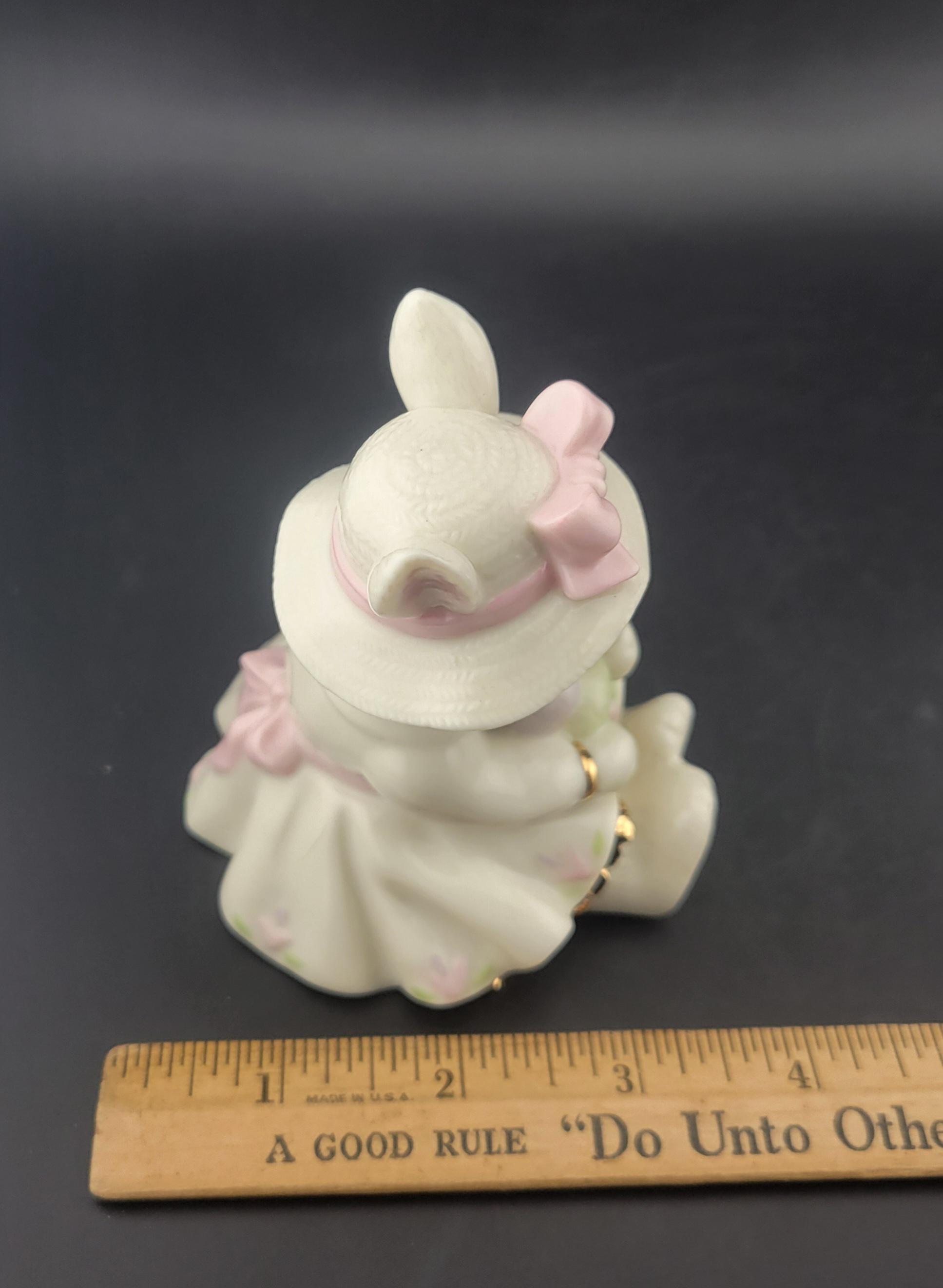 レノックス磁器のイースターエッグと鳥の入ったイースターエッグと鳥の