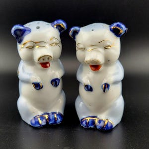 Pig salt and pepper shakers, cute salt and pepper shakers, pig, vintage salt and pepper shakers, vintage Pigs, anthropomorphic, Japan,  blue