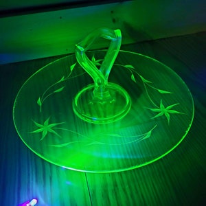 Vaseline glass dessert tray, etched Vaseline glass snack  Plate, uranium glass, vintage Vaseline glass, Vaseline Glass, depression glass