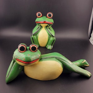 Balsa wood frogs, hand painted wood frogs, vintage green frogs, kitschy frogs, retro, sassy frogs,  funny frog figurines