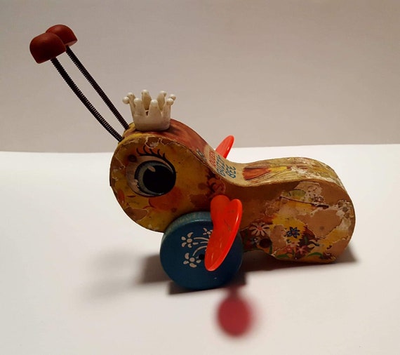 fisher price buzzy bee pull toy