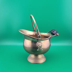 Vintage mässingsspishink för eldstad, mässingssmuggkruka med hund- eller varghuvud, vintagemässing, mässingsspis för kol, vintagemässing