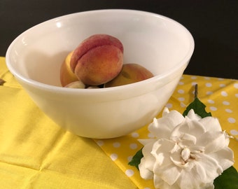 Vintage Pyrex White 1950s 1 1/2 Qt. Mixing Bowl