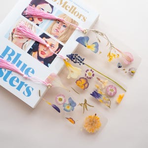 Pressed Flower Bookmarks – Handmade Laminated Floral Bookmark Set | Aesthetic Botanical Gift for Readers & Nature Lovers