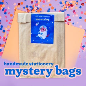 Mystery briefpapiertas – Handgemaakte stickers, ansichtkaarten, wenskaarten en meer – verrassingspakket met originele illustraties
