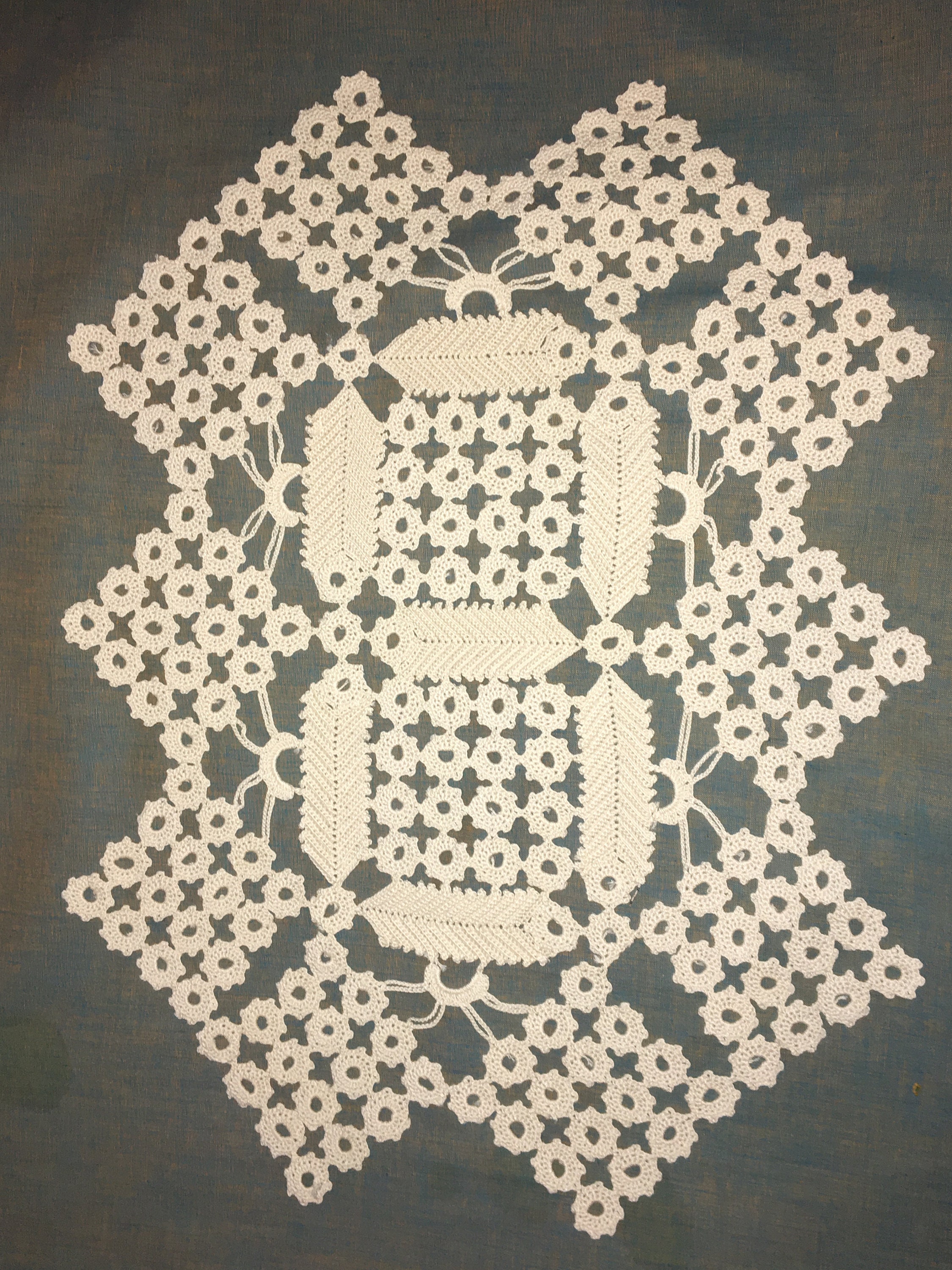 Napperon Shabby Au Crochet et Point Irlandais