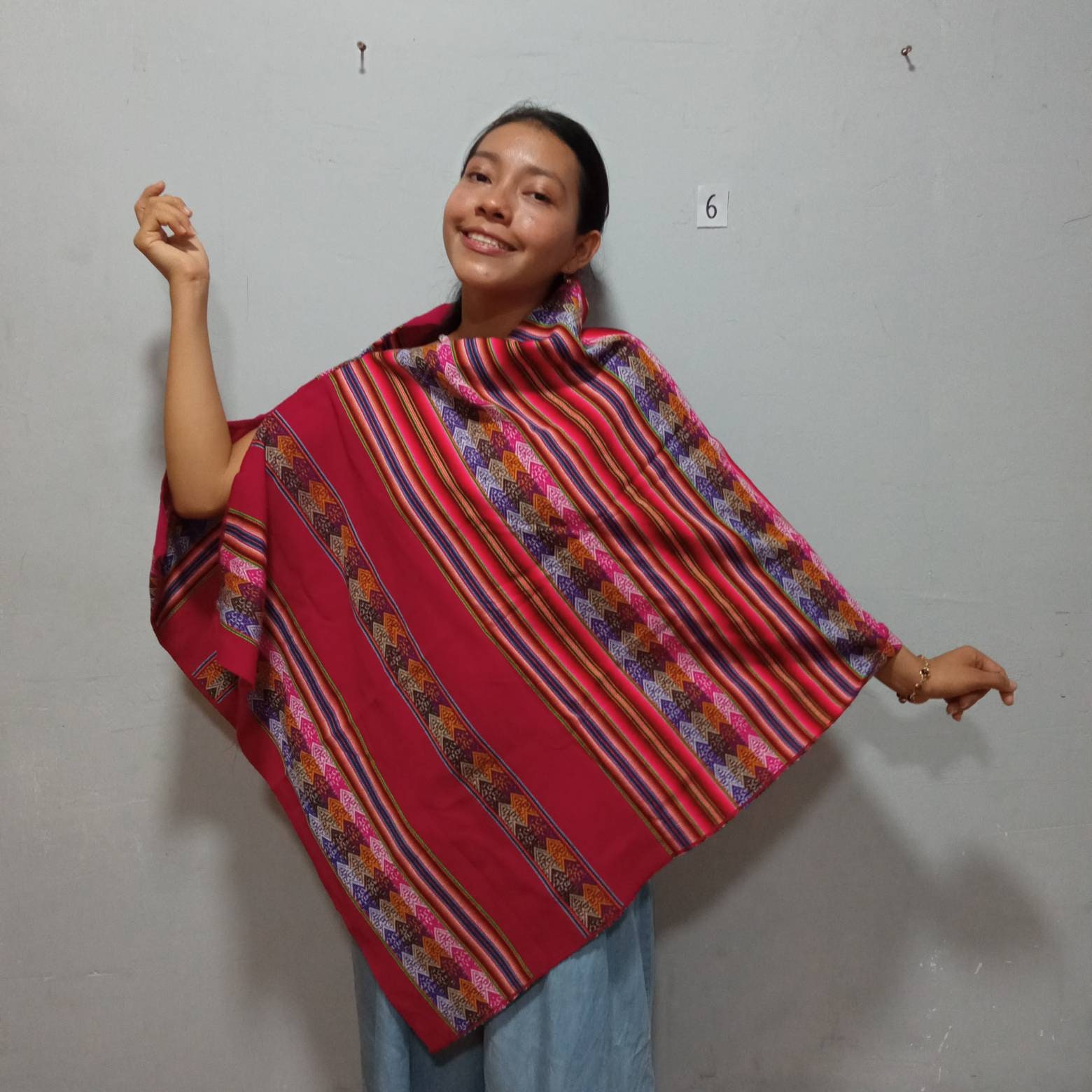 Peruaanse Ruana/Ligero y Caliente en colores naturales con diseños étnicos andinos Kleding Gender-neutrale kleding volwassenen Ponchos 