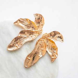 leafy dreams | oversized gold flower statement earrings | statement earrings | floral earrings | gold statement earrings