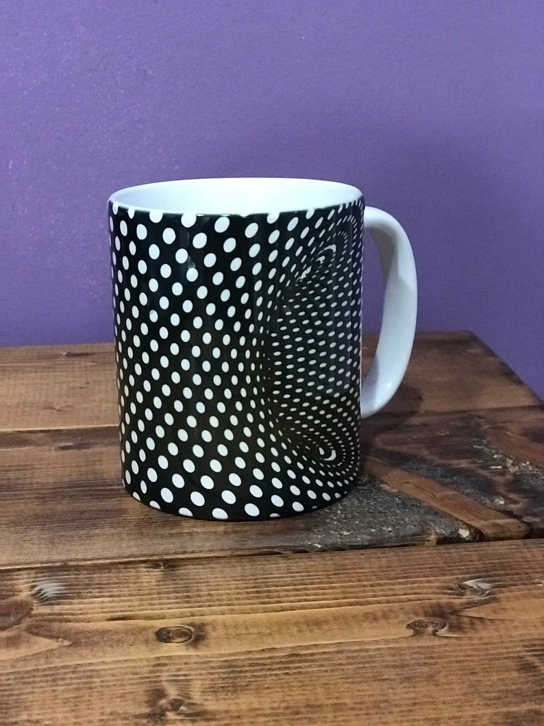 Tazza da caffè con illusione ottica immagine 2