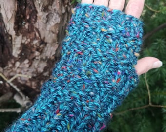 Key Largo Tweed Chunky Knit Handmade Fingerless Texting Gloves Rayon Blend multicolor blue