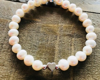 Freshwater White Pearl & Silver Heart stretch Bracelet/FREE UK SHIPPING