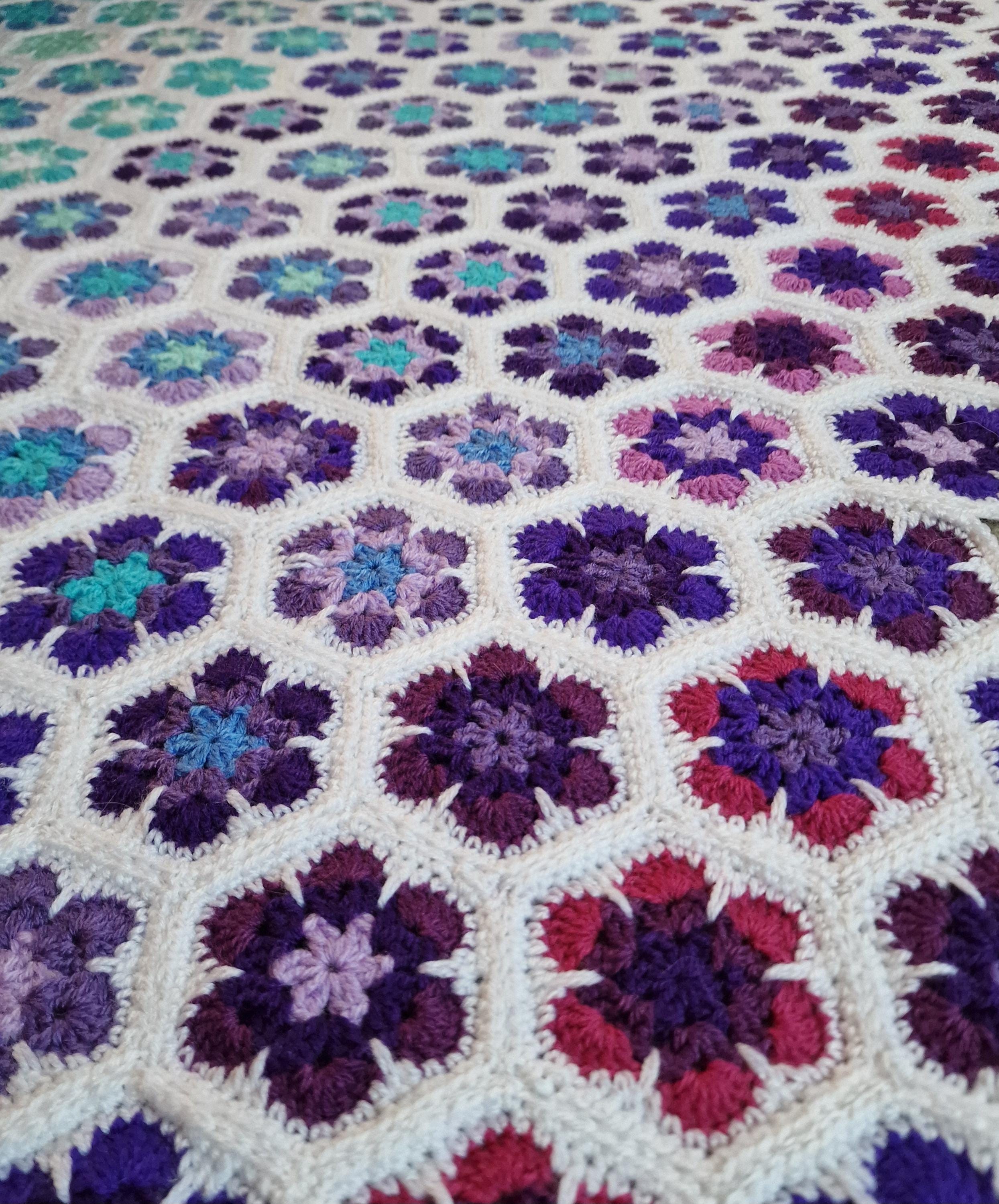 28 Crochet Temperature Blanket Patterns with Squares, Stripes, Hexagons 24 African Flower Temperature Blanket Crochet
