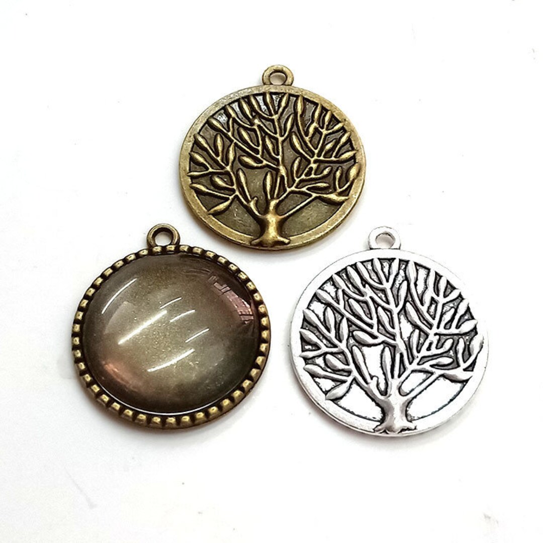 Oval Shaped Medal In Three Colors, Gold Silver And Bronze, Isolated On Photography Illustration Image370982375 - Foto 8