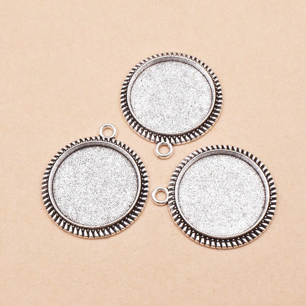 20pcs Rond Antique Silver Tone / Antique Bronze Pendentifs, Bases de Pendentif Vierges, Paramètres de Pendentif de Lunette 20mm pour Verre ou Autocollants