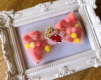 Funny small photo frame with heart miss Piggy donkey and a little girl figurines photo frame with cute resin figurines and sweet pink hearts