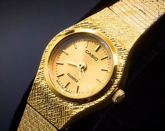 1995 Casio "LQ-880" Gold Quartz Ladies Watch, BOLD & GOLD, 1990s Vintage Style, Original Casio Gold-tone Stainless Steel Bracelet