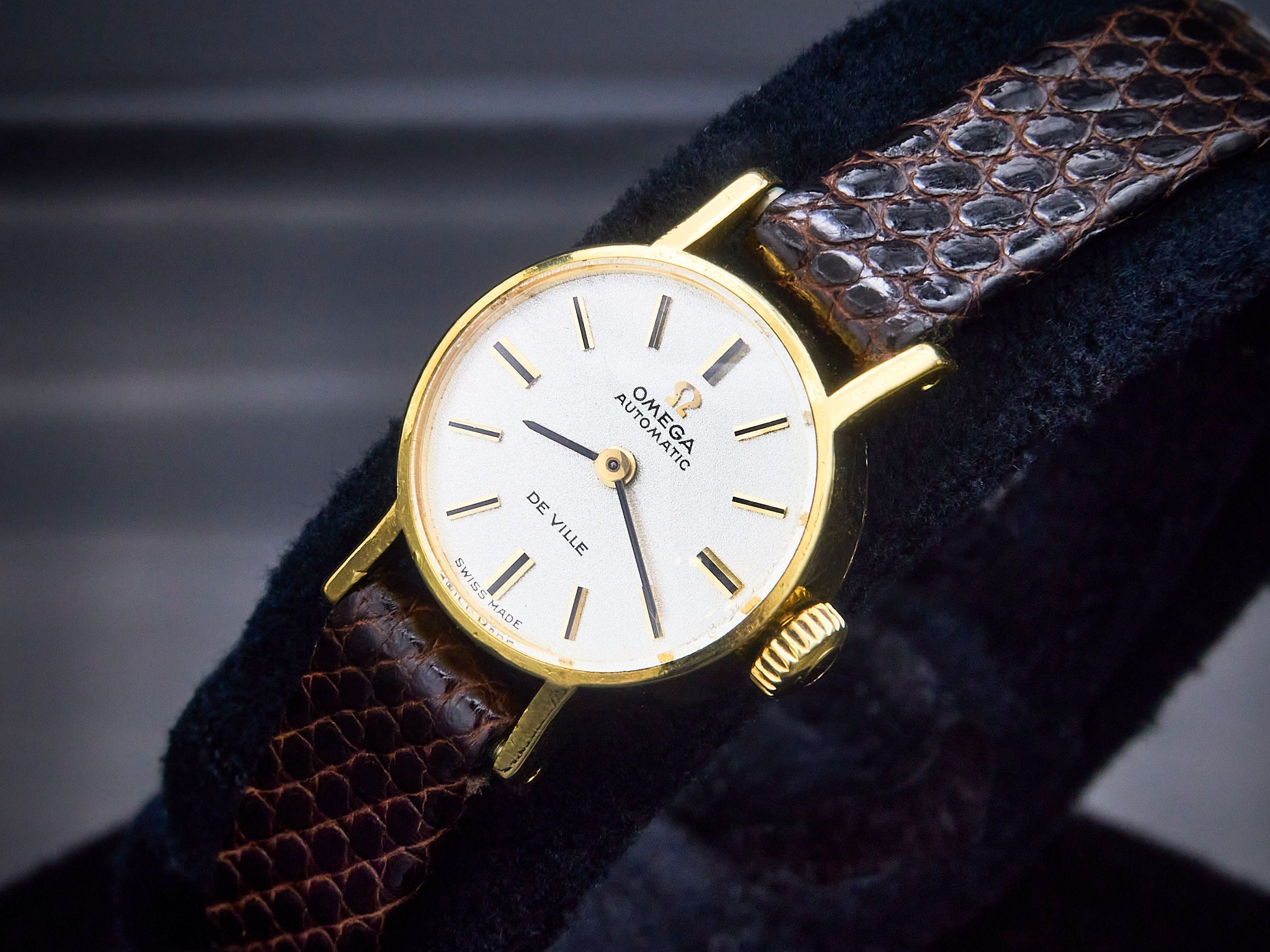 Omega 18k gold ladies watch 2025