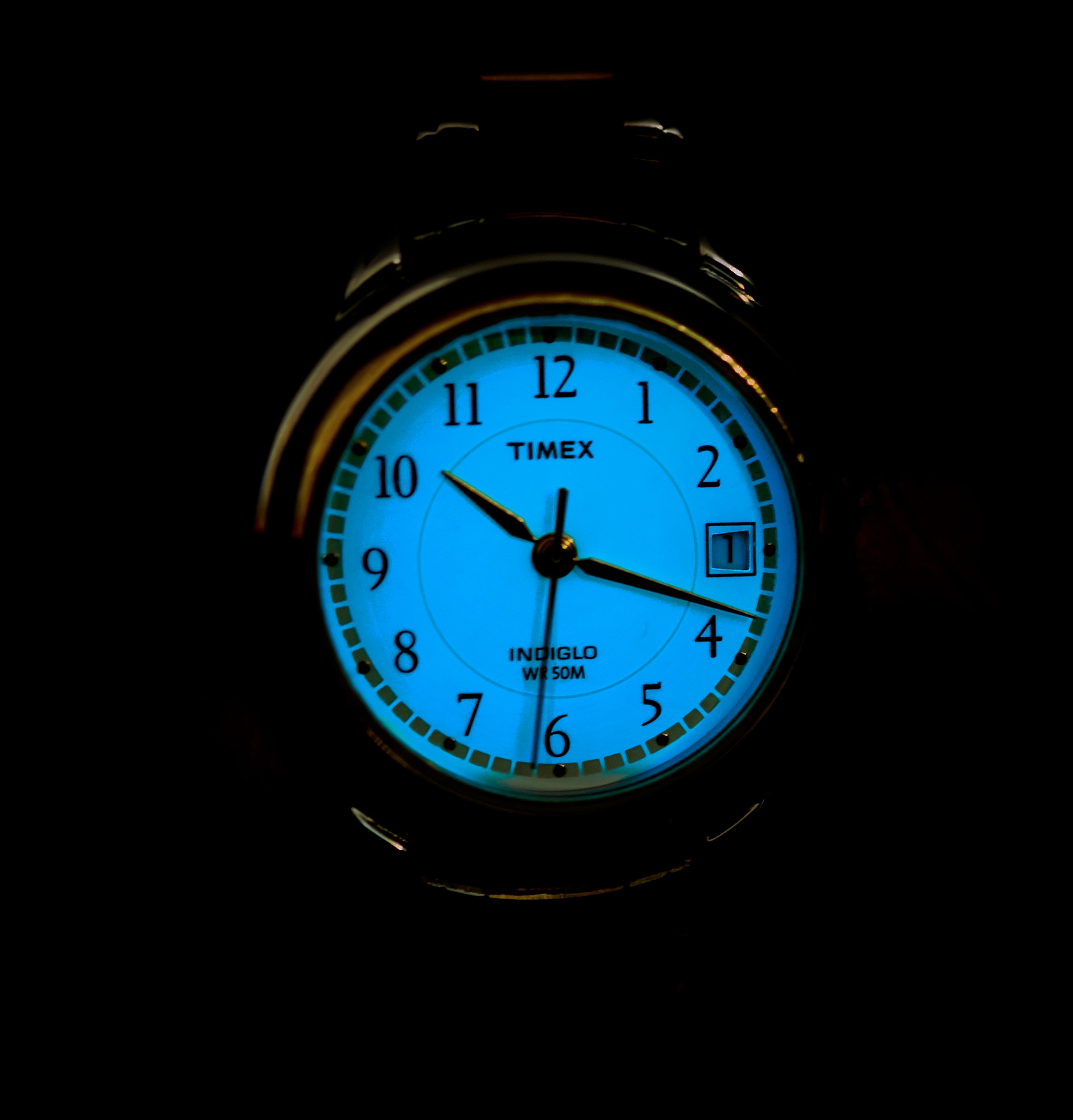 Classic 1980s INDIGLO Womens Timex the blue luminous dial will light