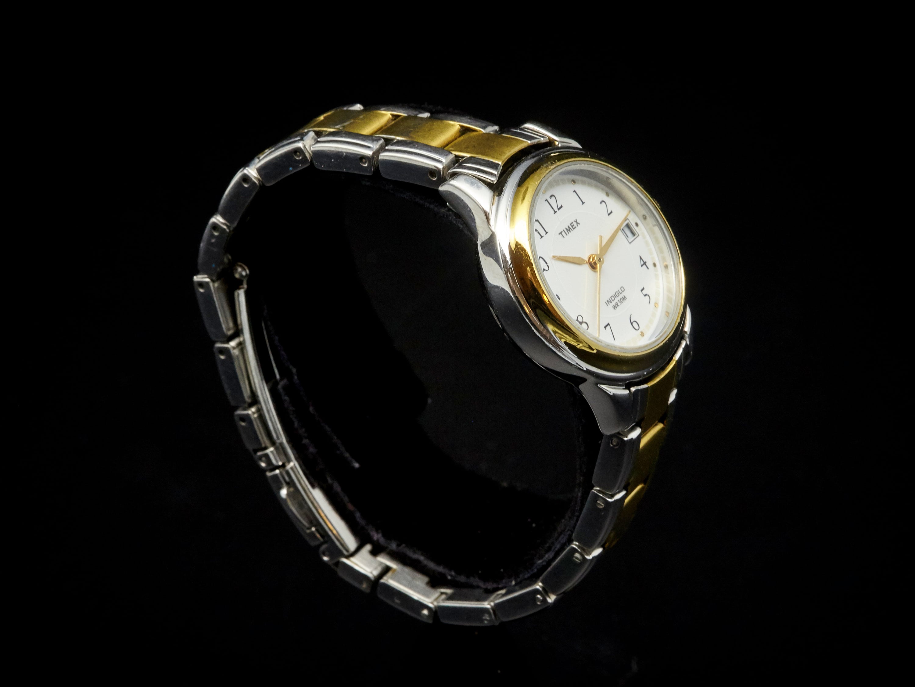 Classic 1980s INDIGLO Womens Timex The Blue Luminous Dial Will Light classic-1980s-indiglo-womens-timex-the-blue-luminous-dial-will-light