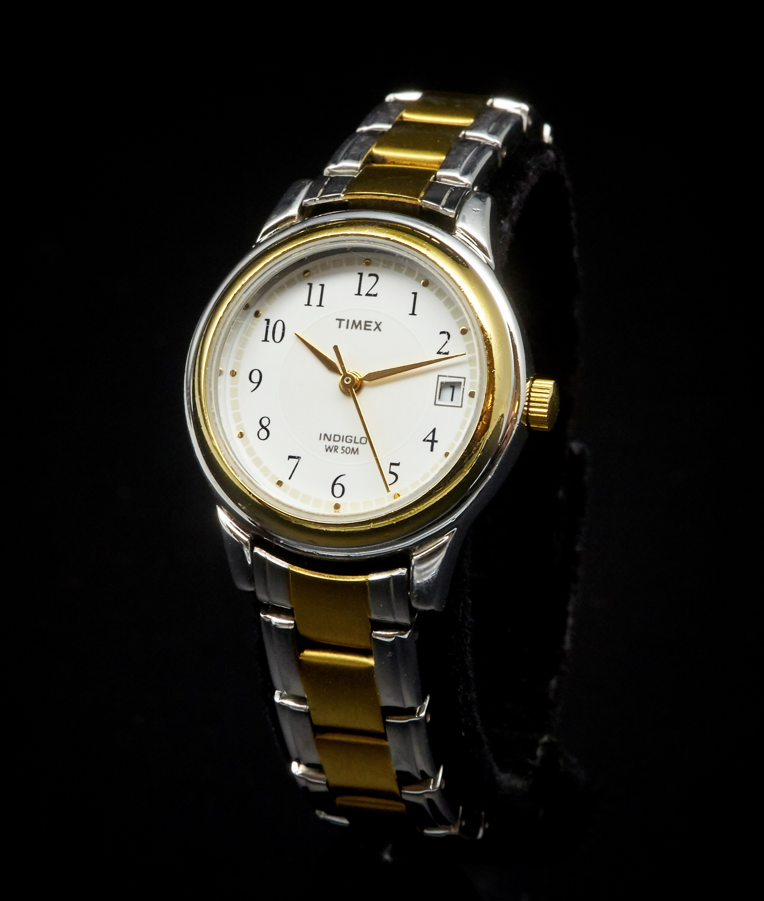 Classic 1980s INDIGLO Womens Timex The Blue Luminous Dial Will Light 