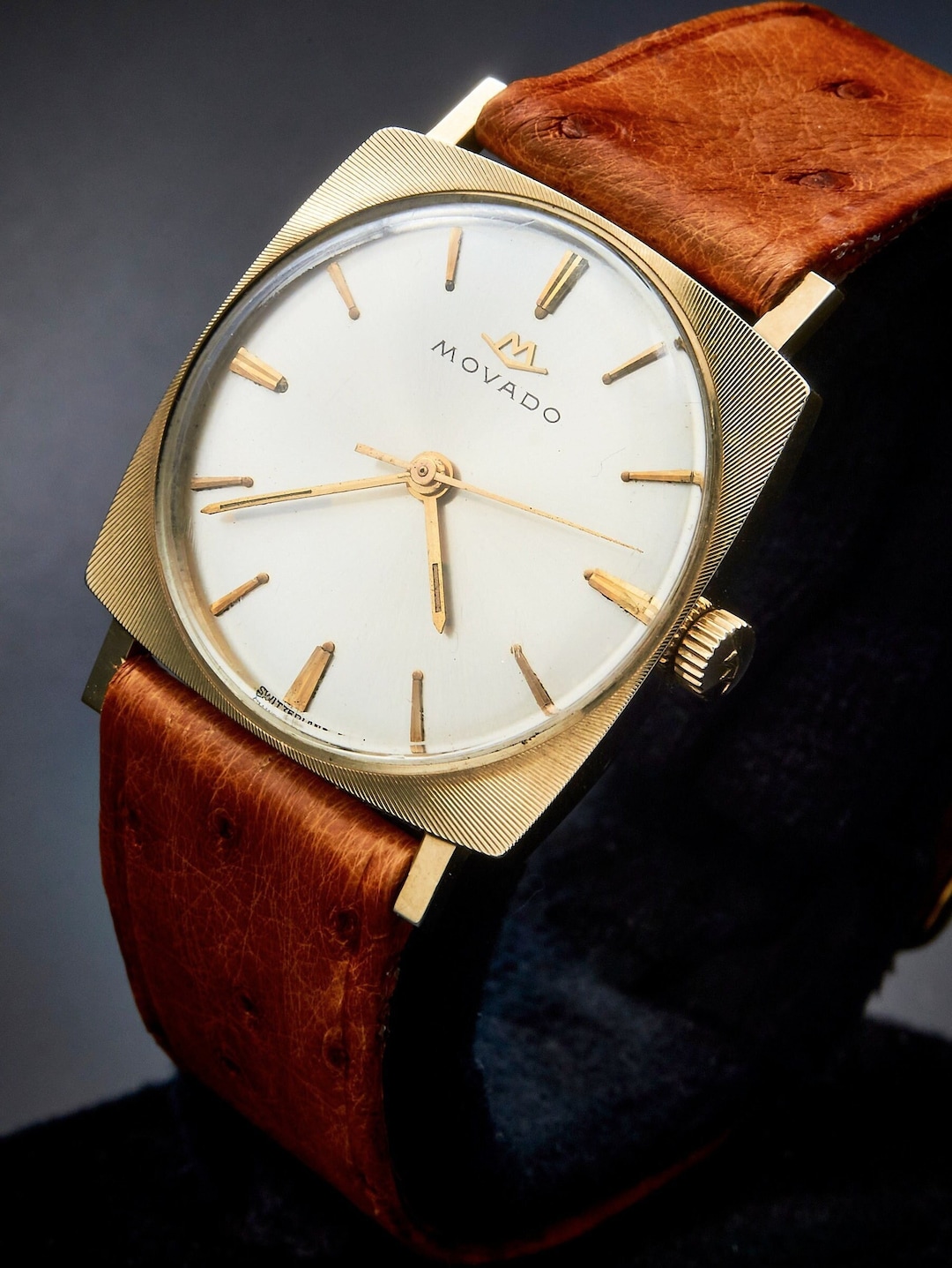 Reloj Tonneau Movado 