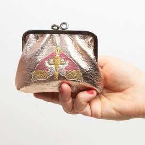 Portefeuille en cuir brodé, Broderie avec papillons, portefeuille en cuir avec broderie, portefeuille à clip brodé, fait main, style rétro, fantaisie, cadeau