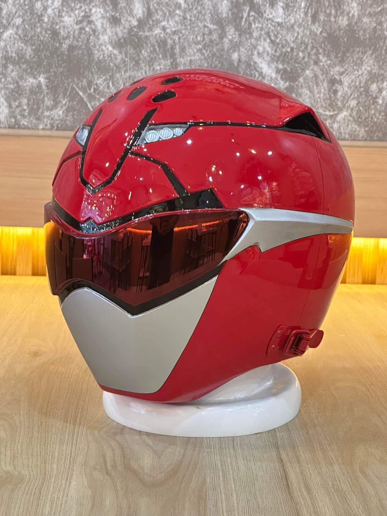 レッドバスターレッドレンジャー。ビーストモーファーのヘルメットより