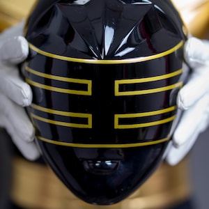 gold zeo rangers helmet / king ranger