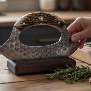 Handgjord Antler Ulu Ergonomisk Damaskuskniv 15 cm, Slida i amerikanskt valnötsträ, oljehärdat