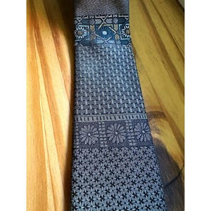 Vintage String Beans Men's Woven Skinny Neck Tie Gray Blue Geometric Pattern
