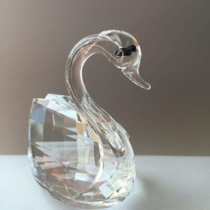 Stunning Optical Crystal Prism Lake Swan Figurine