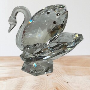 Vintage Carlucci Crystal Swan Figurine: 24% Swarovski Components, Italy