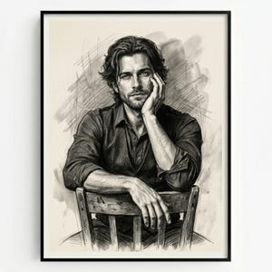 Può includere: Un ritratto in bianco e nero incorniciato di un uomo. L'uomo è seduto, appoggiando il mento sulla mano, con un'espressione pensosa. Indossa una camicia scura abbottonata. L'opera è in stile schizzo a matita.