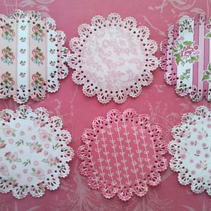 Napperon rose en papier et dentelle de 3,5 pouces - Lot de 6 - Fabrication de cartes, travaux manuels, scrapbooking, décoration de tea party