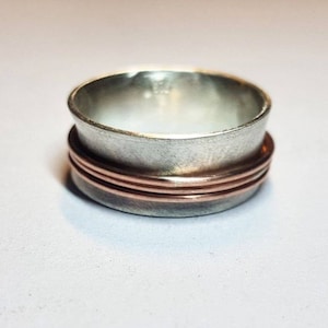 Unisex spinner ring