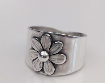 Daisy/ flower silver ring