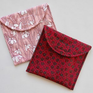 Soap case, crocus pink or red with black flowers, zero waste and washable.