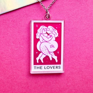 Collar con carta del Tarot de los Amantes del Orgullo Gay y Lesbiano para Mujeres con Cuentas de Estrella de Vidrio Holográfico Iridiscente, Joyería Ecológica Reciclada de Acrílico Alternativo
