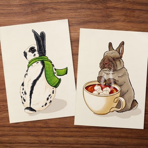 Süße Winter Postkarten mit Hase – "Cozy Bunnies" – 2 handgezeichnete DIN A6 Karten mit Schal & Kakao – Nachhaltig und niedlich