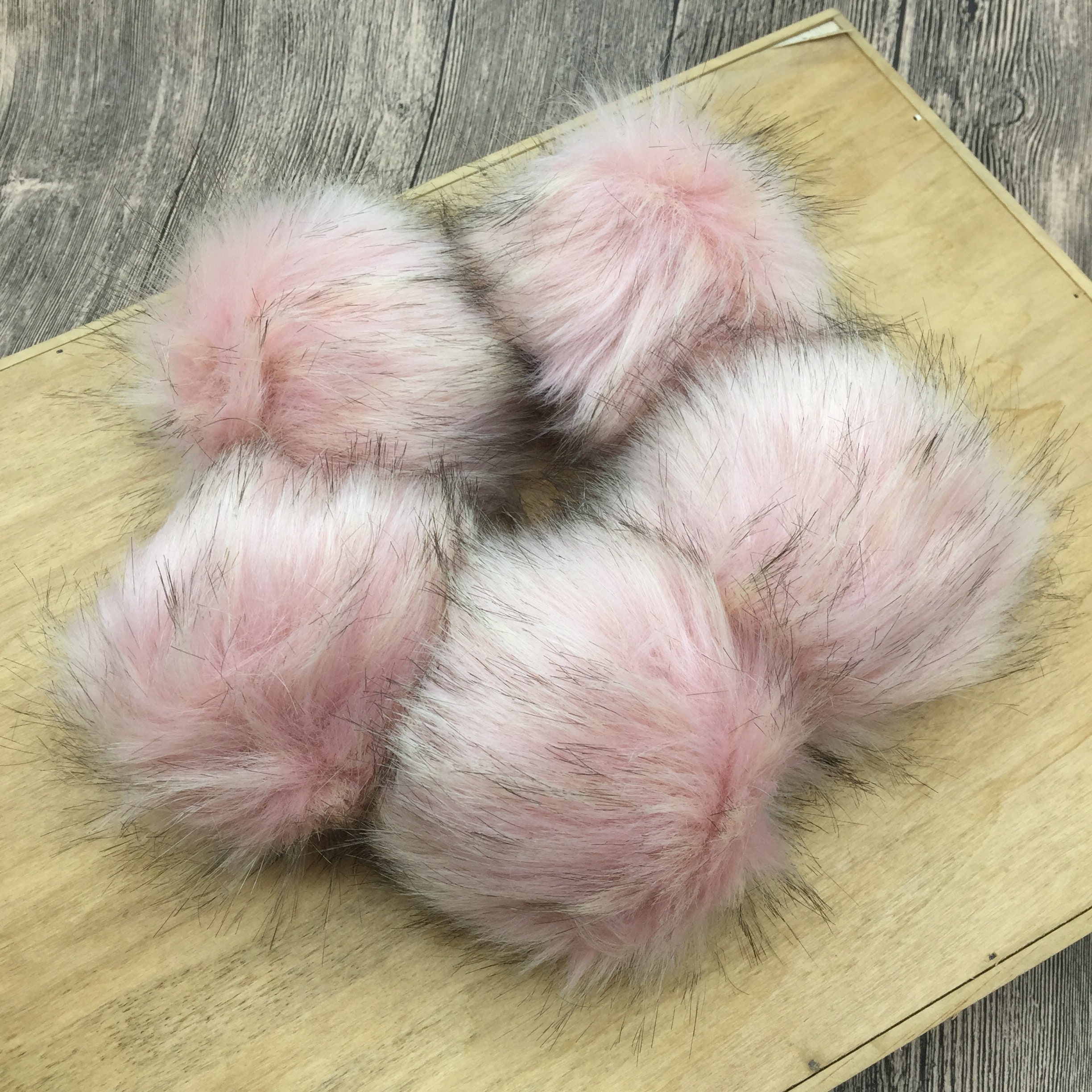 6 Pieces Light Pink Faux Fur Pom Poms 