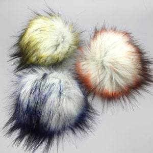 6 Pieces Adult Size Faux Fur Pom Poms, Fluffy Faux Raccoon Fur Pompoms with Snap  Sewing Thread, Clip on Pompoms for Knit Hat