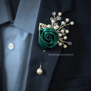 Emerald Boutonniere, Brooch Boutonniere, Christmas Wedding, Grooms Pin, Groomsmen Pins, Gold Boutonniere, Winter Boutonniere, Wedding Pin