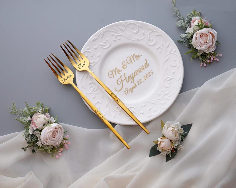 Personalized Wedding Cake Plate and Forks Set: Engraved Mr & Mrs Dessert Cutlery