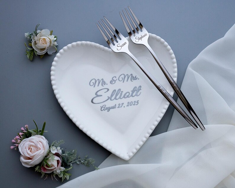 Personalized Wedding Cake Plate and Forks Set: Engraved Mr & Mrs Dessert Cutlery