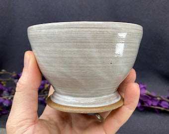 Petite jardinière blanche en verre faite main