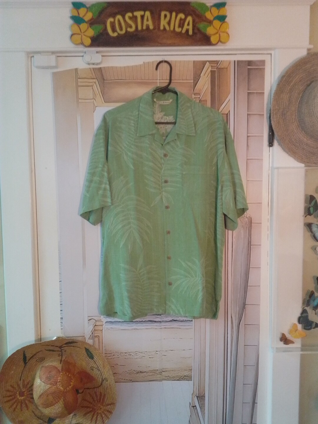 Tommy Bahama short sleeve box shirt, men's size M silk black type Vintage Second Hand